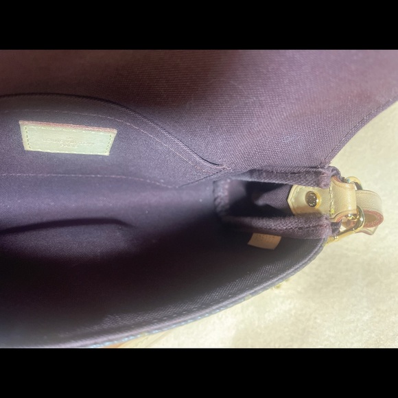 Louis Vuitton Favorite PM Crossbody Monogram - Picture 3 of 8